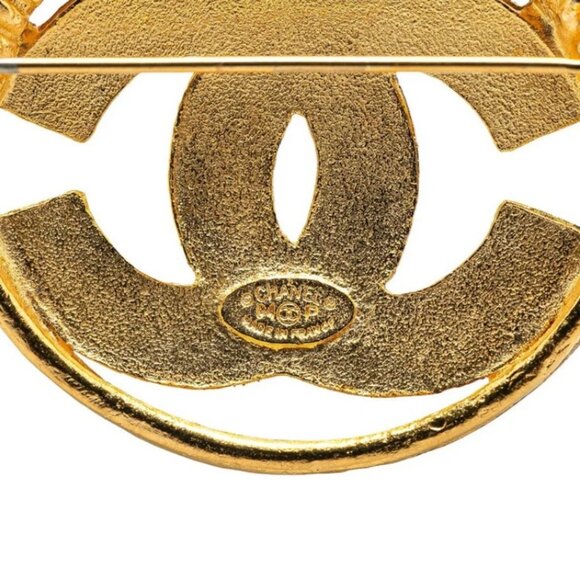 CHANEL CC Logo Round Vintage Brooch Gold Tone 94P Pin Auth w/Box #4663 - Picture 4 of 6